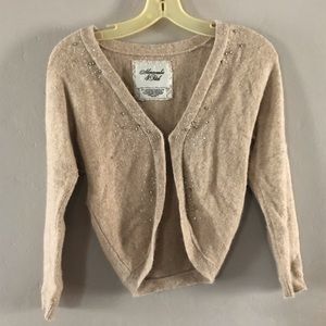 Beige Abercrombie & Fitch sweater